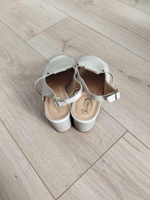 Nowe damskie skórzane sandały R-37