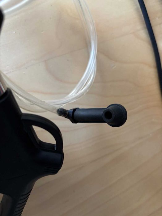 Ferramenta para sangrar travões a vácuo (c/compressor)