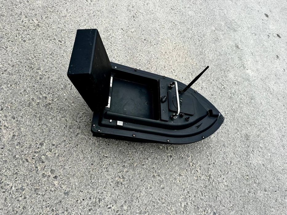 Кораблик для риболовлі JASPER GPS