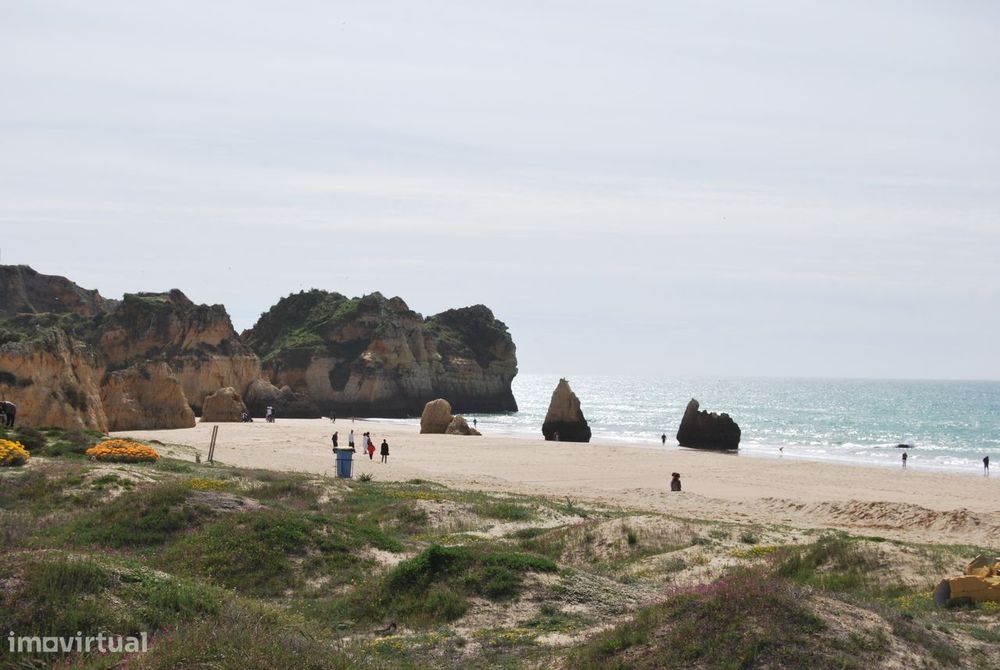 Apartamento T2 mobilado para arrendamento de curta duração em Alvor.