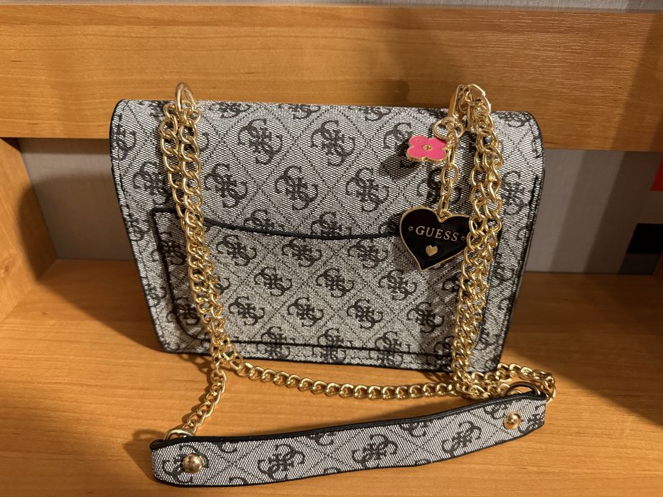 Torebka na podobę Guess