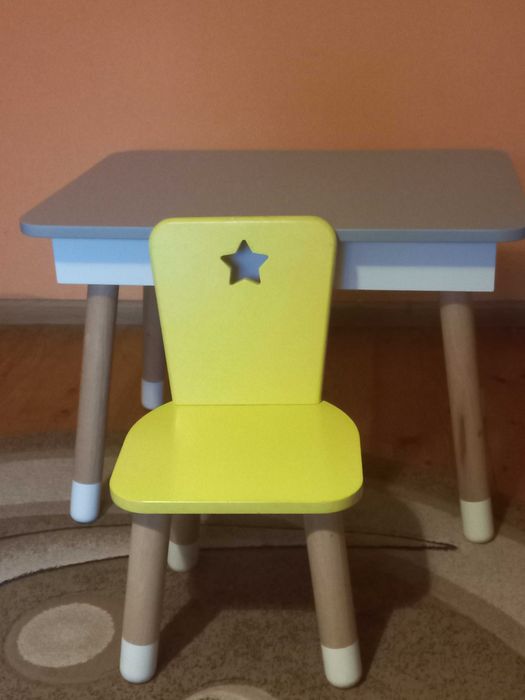 Стіл дитячий з стільчиком. Для дітей віком 2-4 роки.
