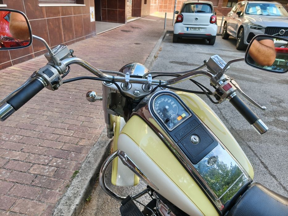 Suzuki intruder 1500 LC amarela