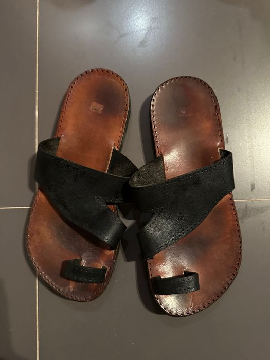 Sandálias de pele feitas à mão