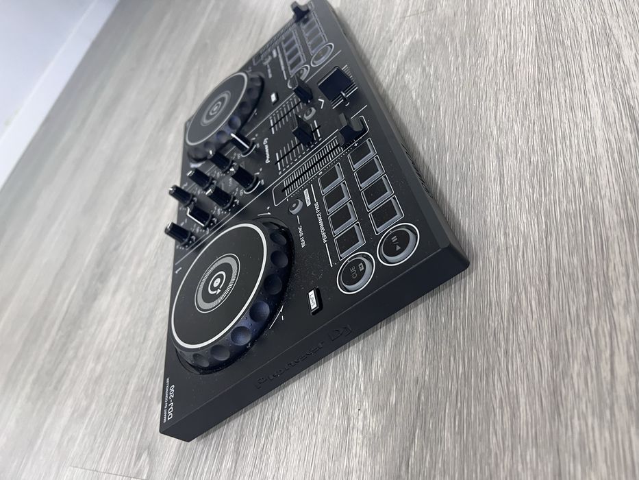 Mesa pioneer DDJ-200