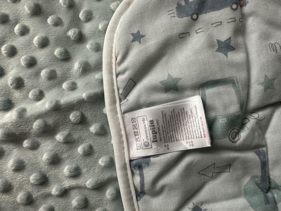 Rożek kocyk otulacz auta autka nowy