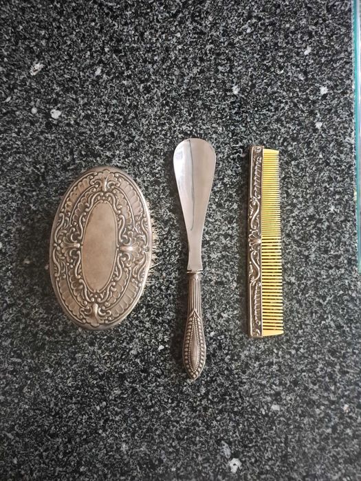 Conjunto em prata-escova , pente e calçadeira