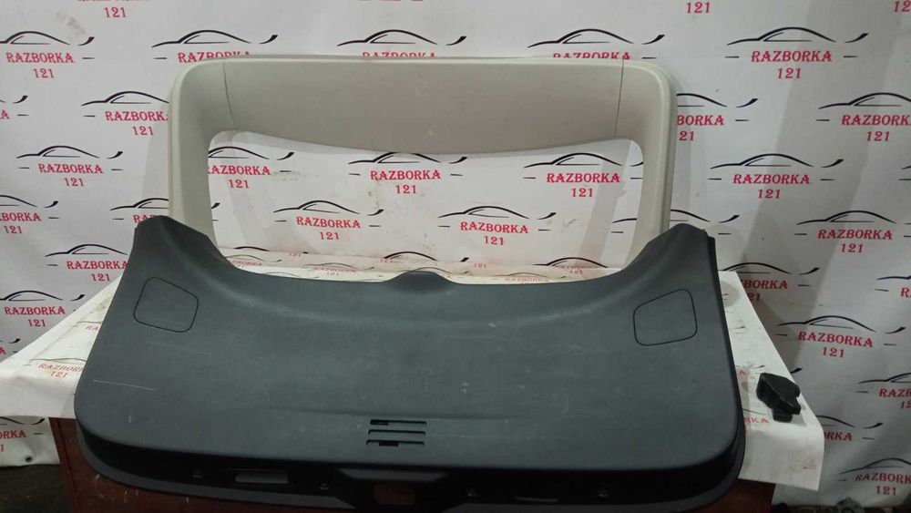 Nissan Murano Z52 Спойлер задней ляды крышки багажника замок