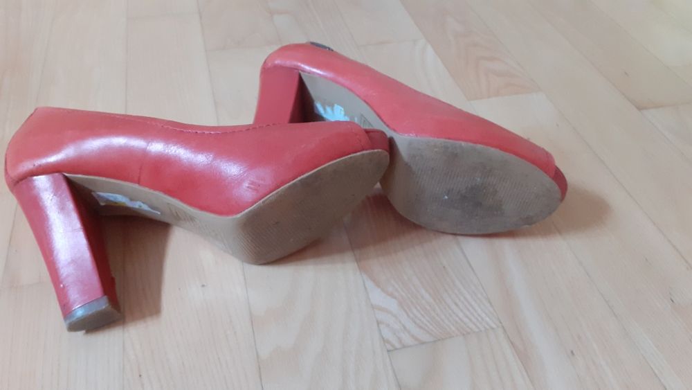 Buty letnie na słupku rozm.38