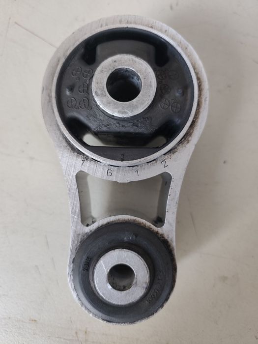 Продам опору двигателя Мазда сх9 2011