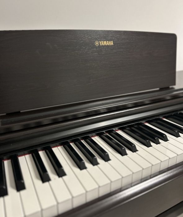 Pianino cyfrowe Yamaha YDP-143 – stan bardzo dobry