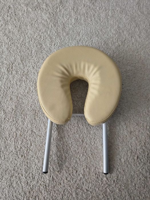 Zagłówek do łóżka do masażu