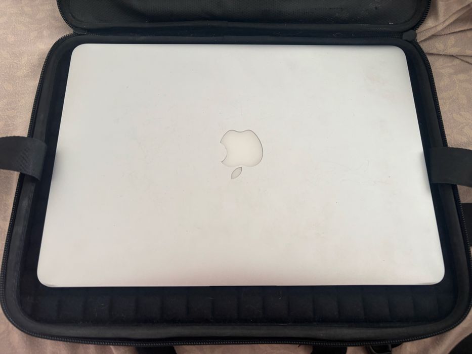 Mackbook Air 2017484760400671559683