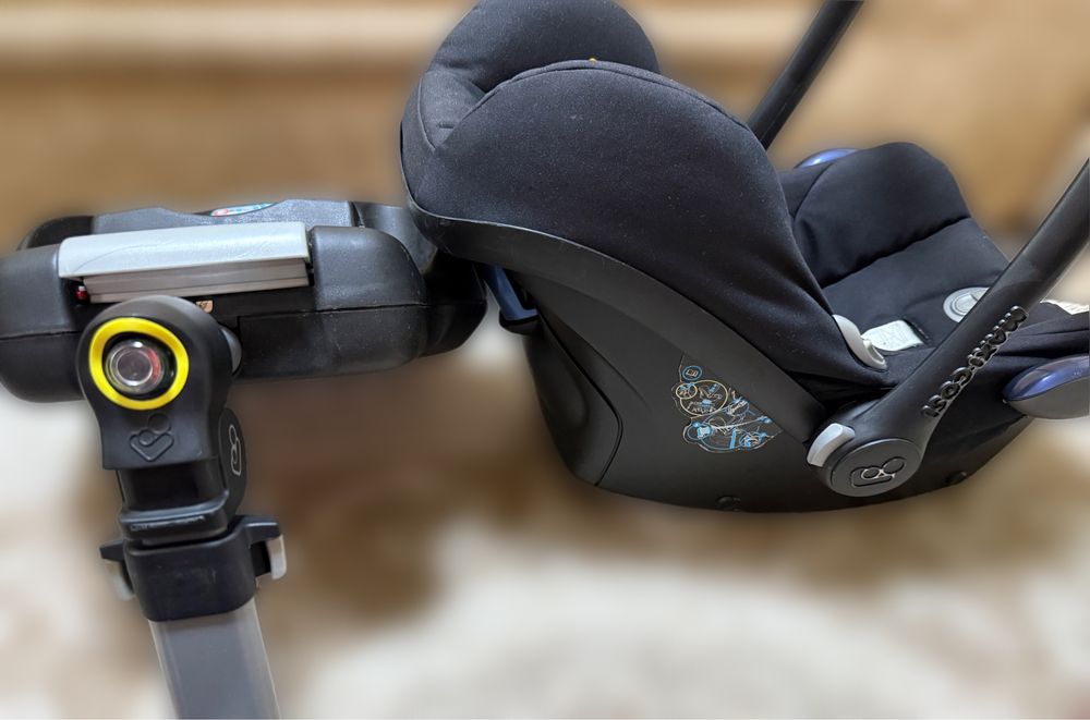 Автолюлька/автокрісло з базою Maxi Cosi. Комплект Maxi-Cosi: Автокрісло-люлька CabrioFix + База EasyFix (ISOFIX / Ремінь)
