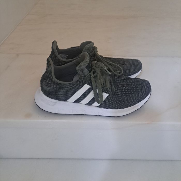 Tenis Adidas verde escuro