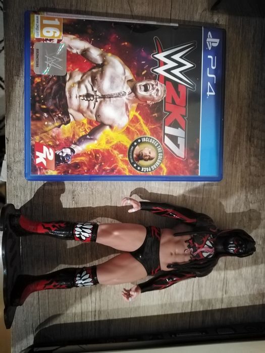 Selling the game w2k17 ps4 and the figure in good condition64584765046403120