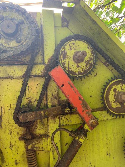 Прес підбирач рулонний Claas Rollant 44