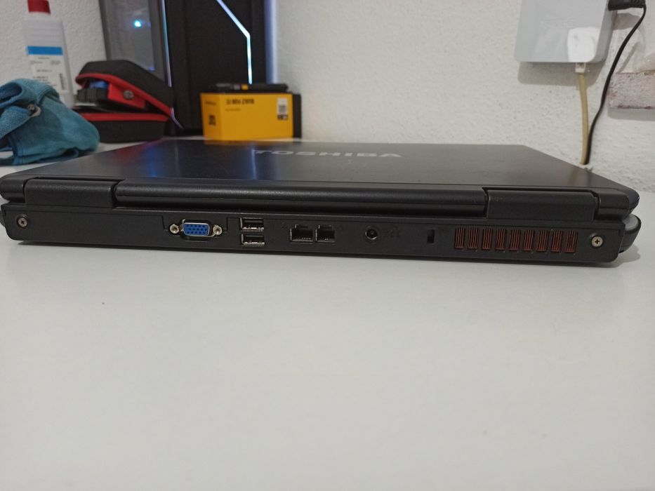 Computador Portátil Toshiba64586079918721124