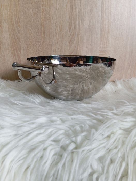Metalowa misa z uchwytami