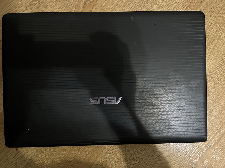 ноутбук Asus.