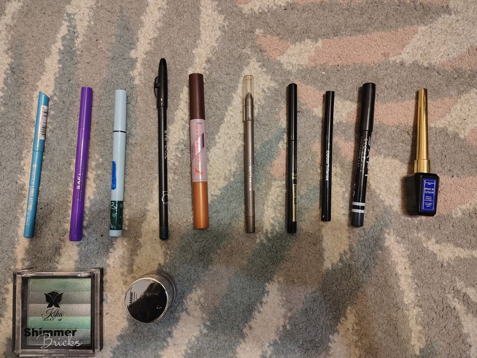 Лот декоративної косметики