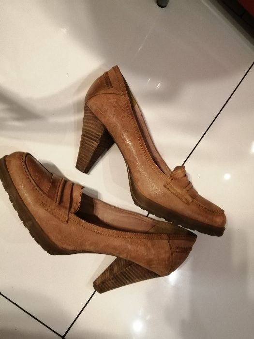 Skórzane buty na wysokim obcasie 5th Avenue roz. 41