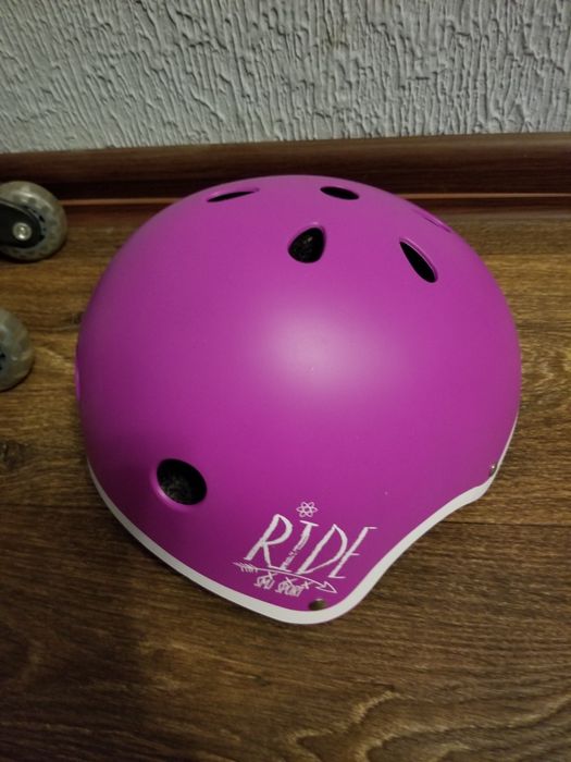 Ролики и шлем для девочки.