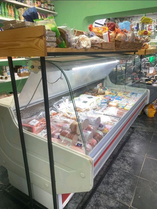 Продам холодильную витрину