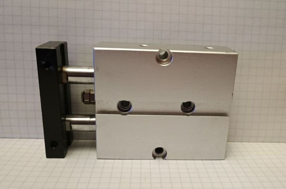 AKS пневматический цилиндр с двойным стержнем