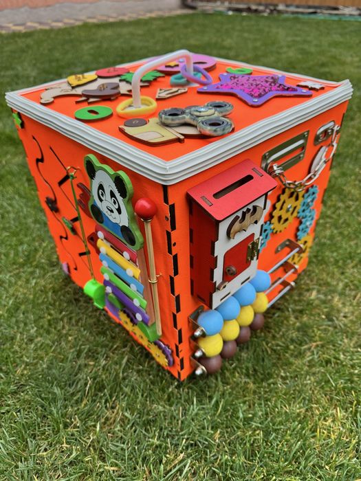 Розвиваючі Бізікуб бізідошка бізіборд для дітей