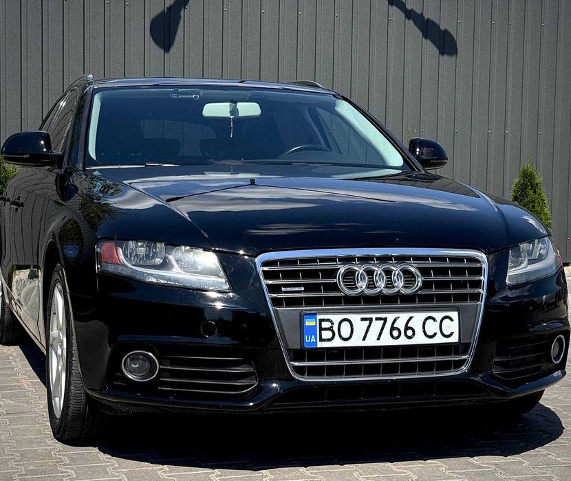 Автомобіль Audi A4 B8