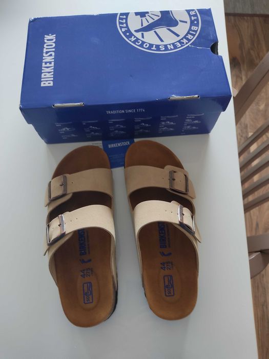 Sandalias Birkenstock na caixa