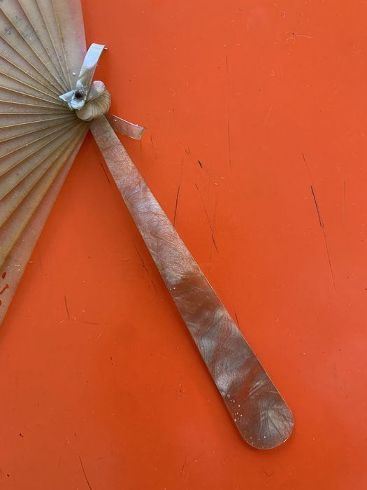 Leque vintage ideal para figurino de época