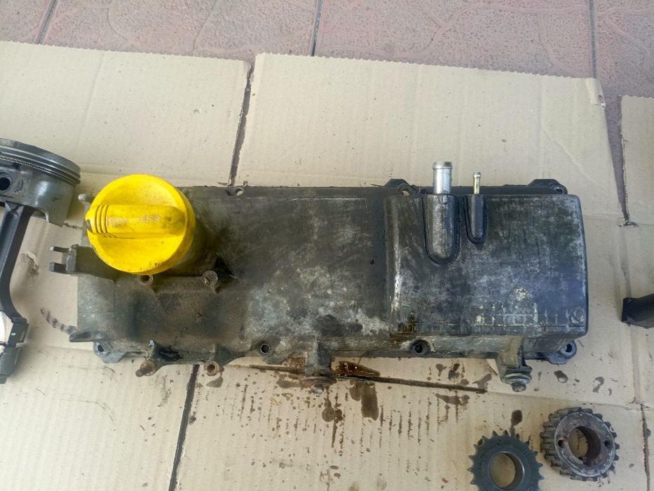 Кришка головки ГБЦ k7j 1.4 Рено 8 клапанів