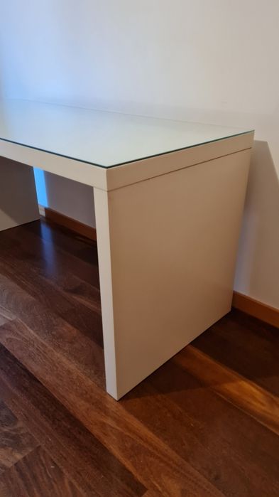 Secretária com tampo de vidro