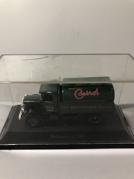 Miniatura de coleção Mack Tanker Castrol