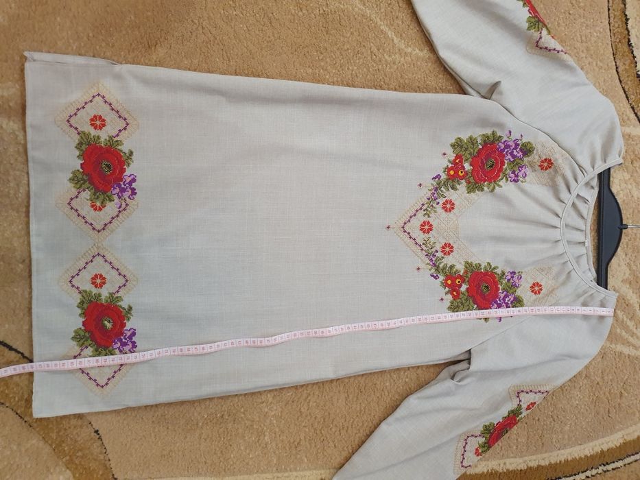 Вишите плаття з поясом