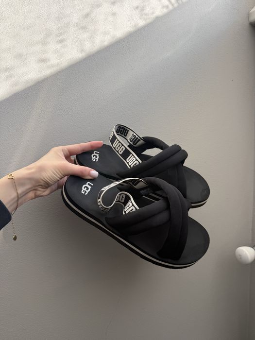 Оригінальні шльопанці UGG,нові