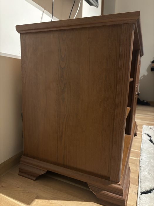 Kasztanowa komoda pod tv