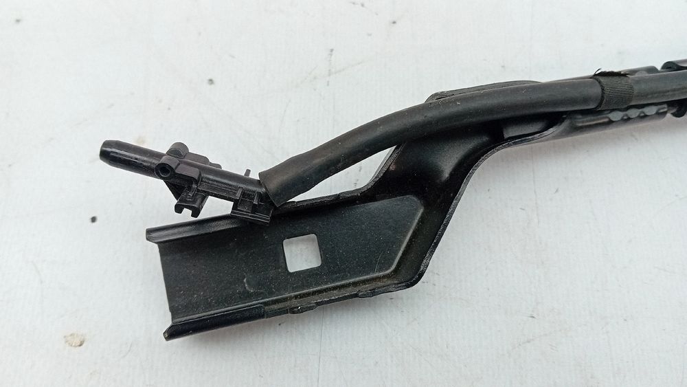 Haste / braço de escova limpa vidros frente direita VOLVO V60 II Cross
