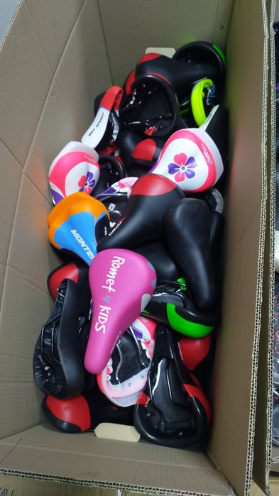 Розпродаж велозапчастин та аксесуарів