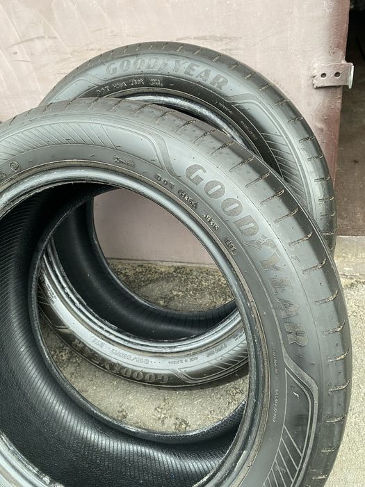 215/50/17 Good year  2 шт