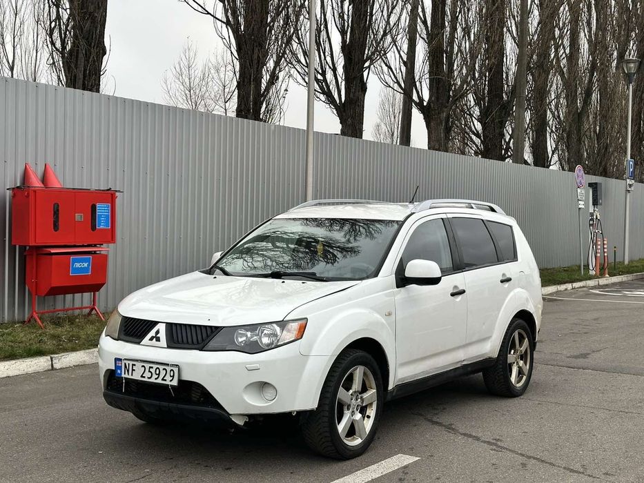 Mitsubishi Outlander 4×4, позашляховик, внедорожник,