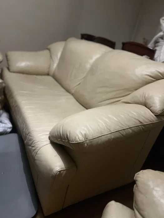 Sofá de Pele Bege