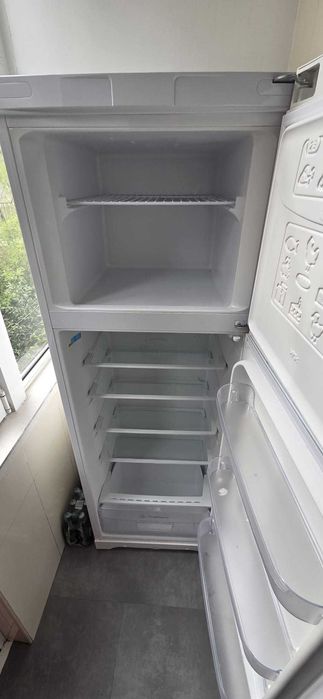 Frigorífico INDESIT ótimo estado. 174cm de altura, 60cm de largura