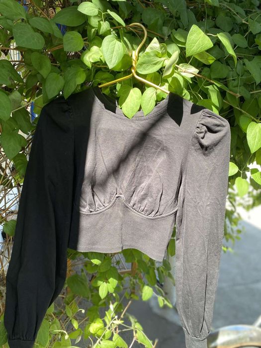 Чорний топ з імітацією корсету