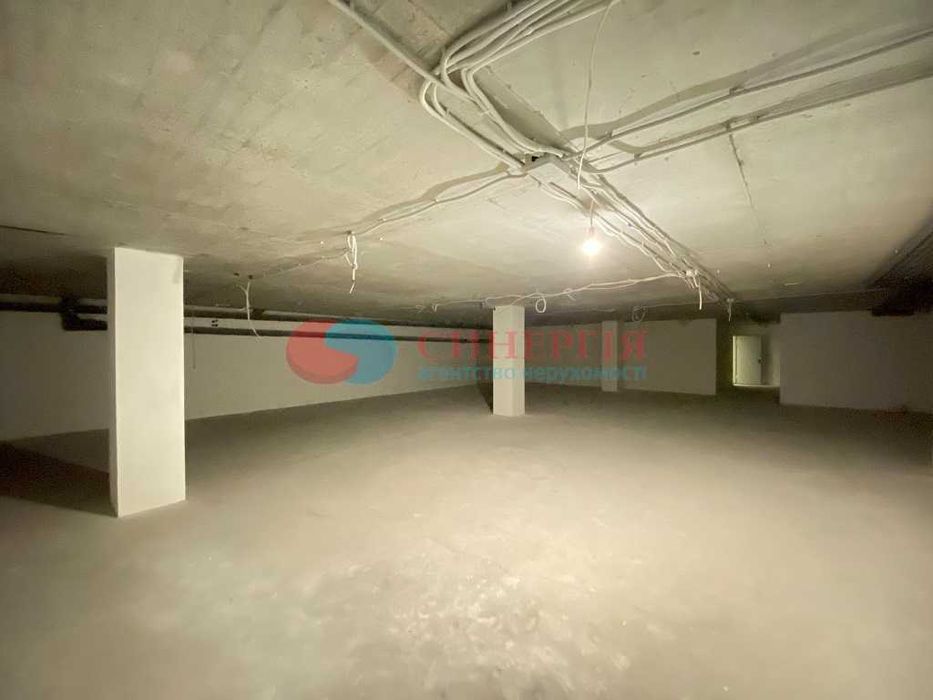 Будівля 2510м пр.Шухевича поруч Sky Mall, Оболонь