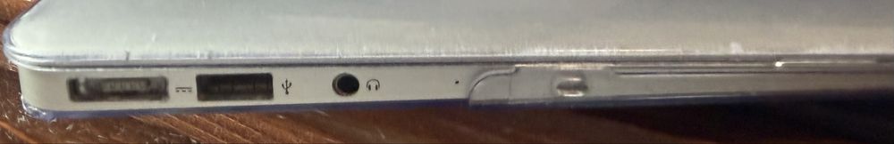 Продам MACbookAir A1466
