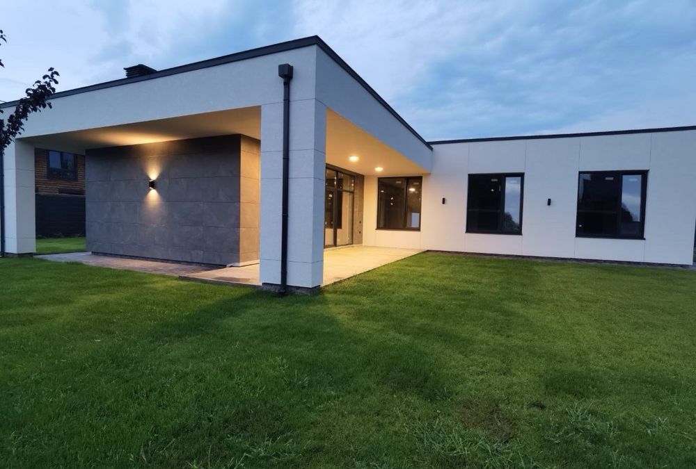 Сучазний будинок в с. Романків