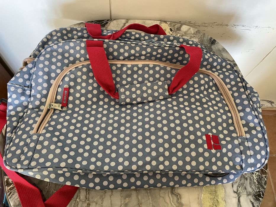 Mala de viagem sem uso, edtado nova.